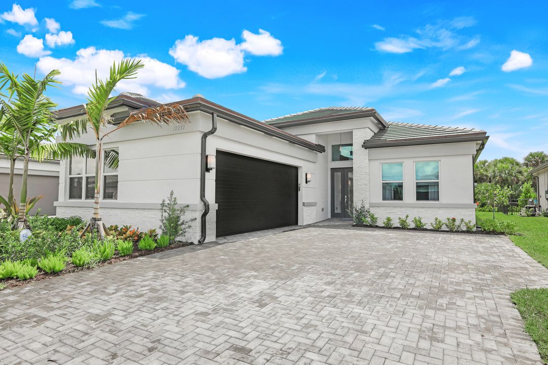 12232 Lotus Ave, Naples, FL 34120