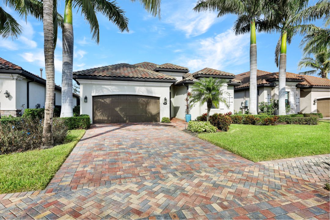 2786 Aviamar Cir, Naples, FL 34114