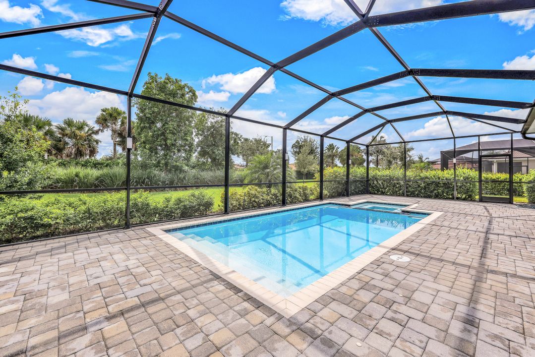 2366 Tangerine Ln, Naples, FL 34120