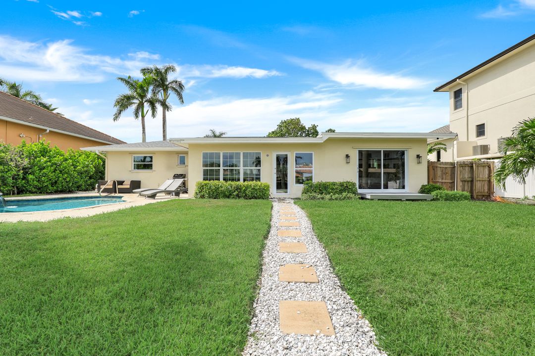 373 Egret Ave, Naples, FL 34108