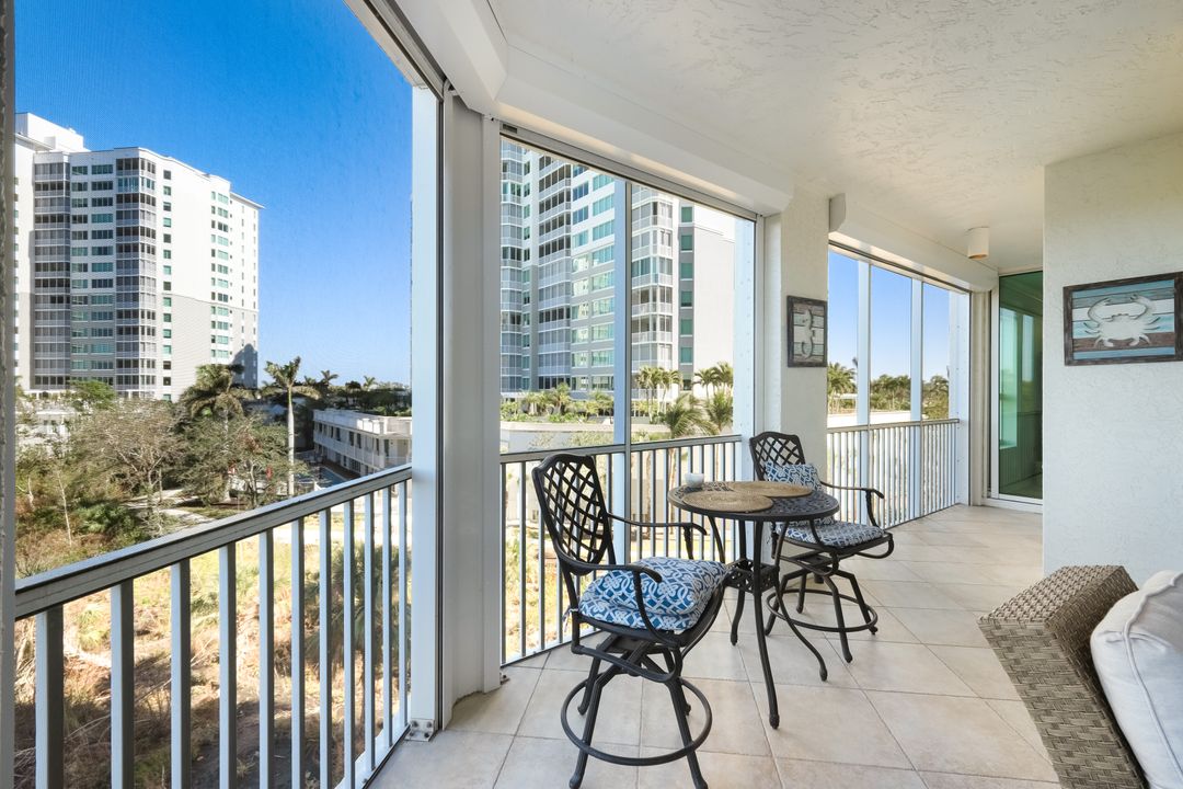 285 Grande Way #406, Naples, FL 34110