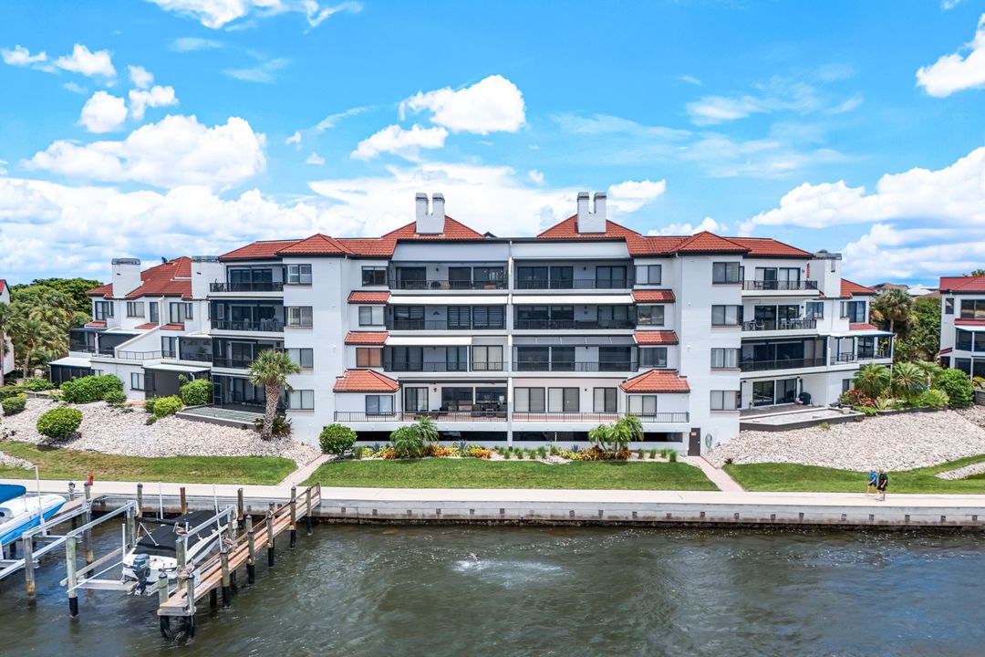 243 La Peninsula Blvd #243, Naples, FL 34113