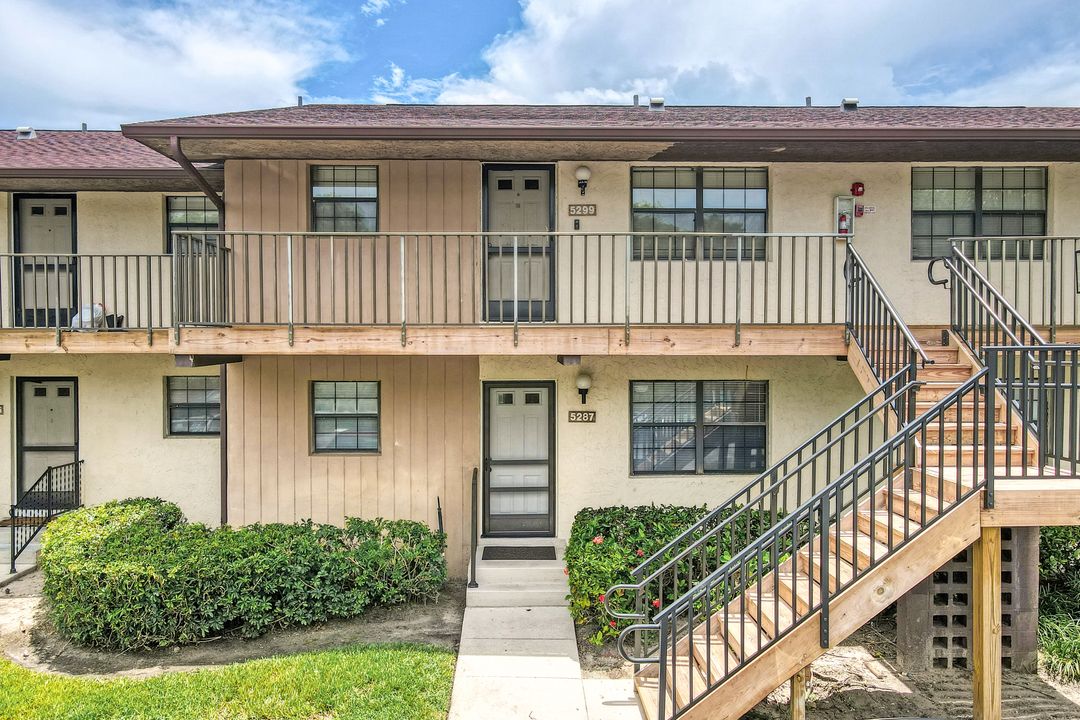 5287 Treetops Dr #105, Naples, FL 34113