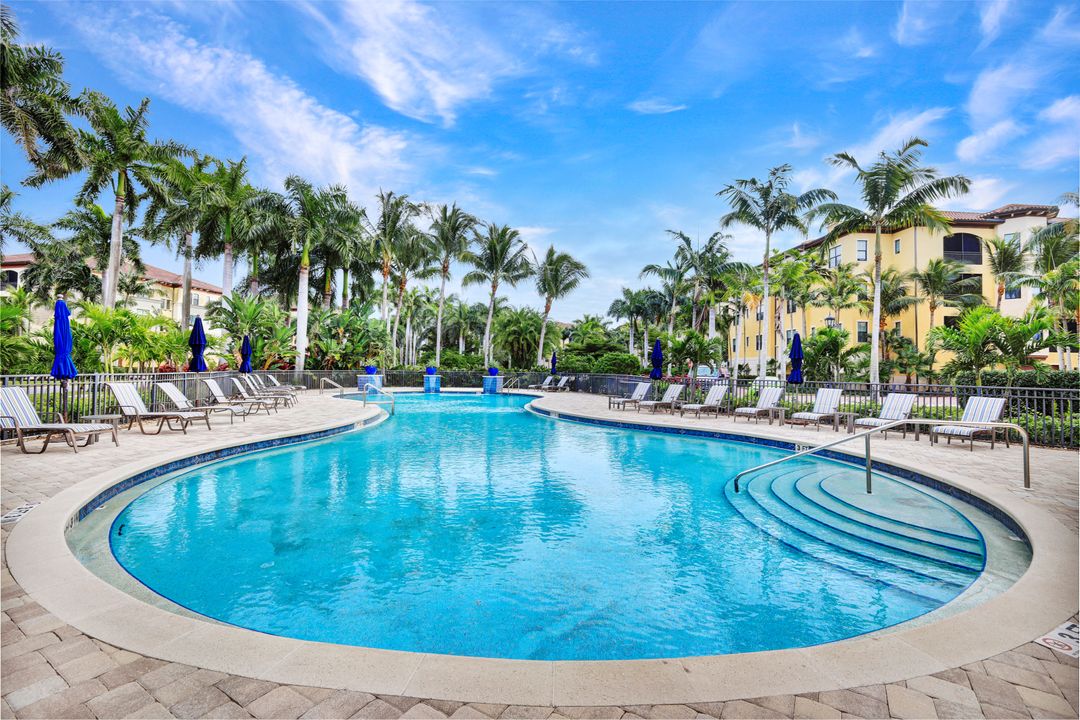 2780 Tiburon Blvd E #302, Naples, FL 34109