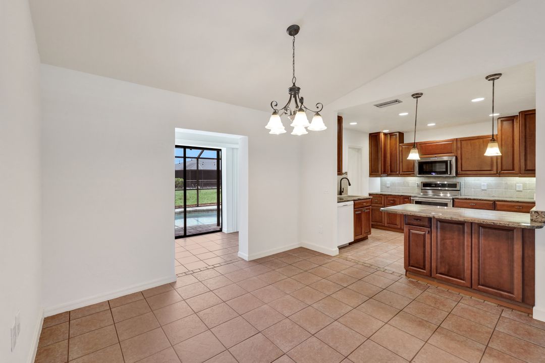 405 SE 21st Ave, Cape Coral, FL 33990