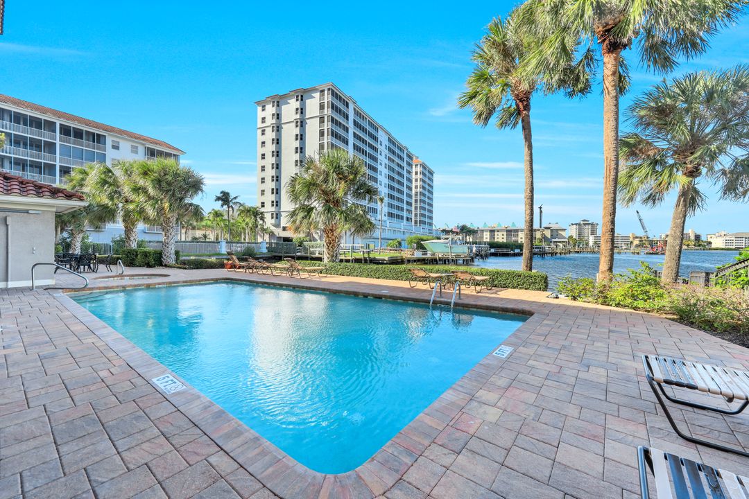 9103 Vanderbilt  #208, Naples, FL 34108