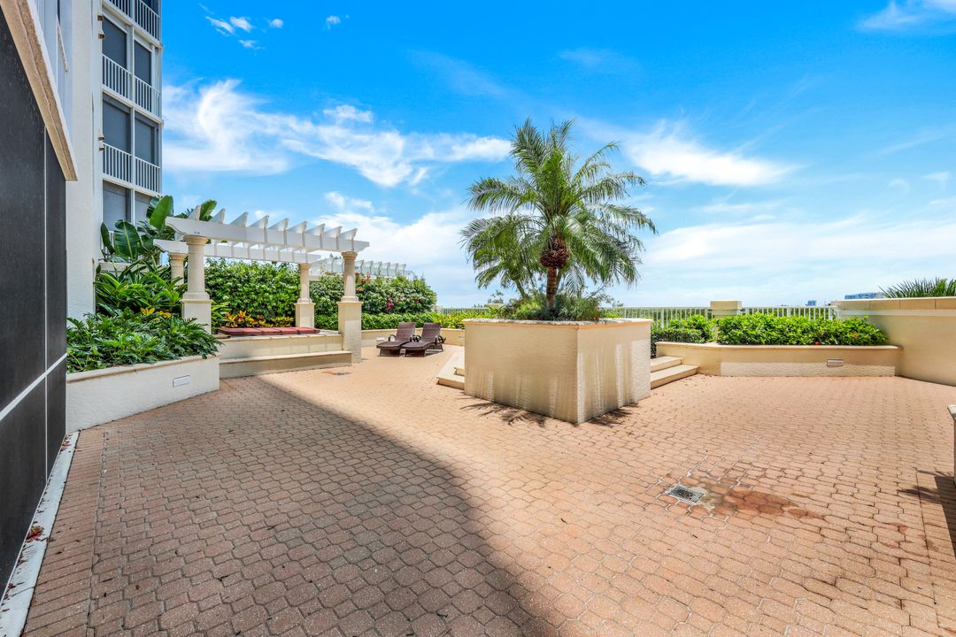 295 Grande Way #105, Naples, FL 34110