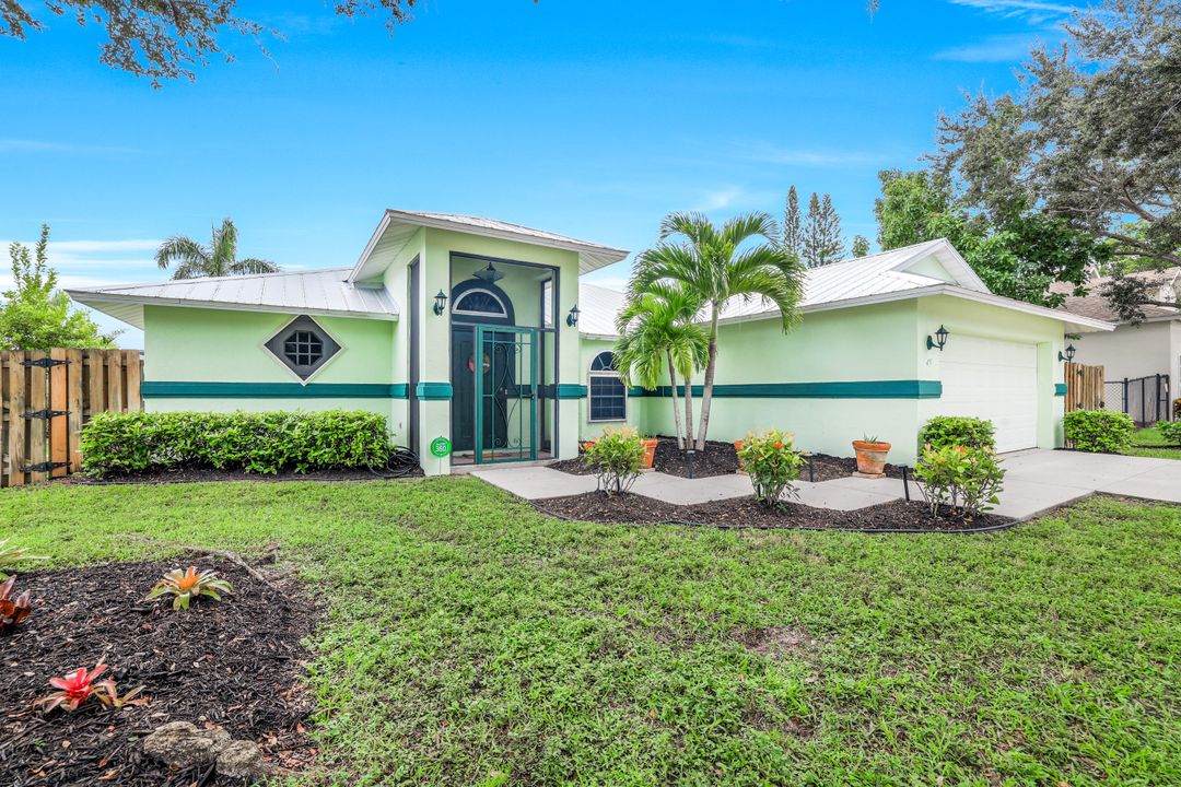 45 Wickliffe Dr, Naples, FL 34110