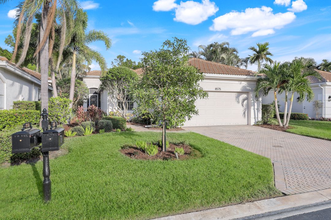 8575 Peppertree Way, Naples, FL 34114