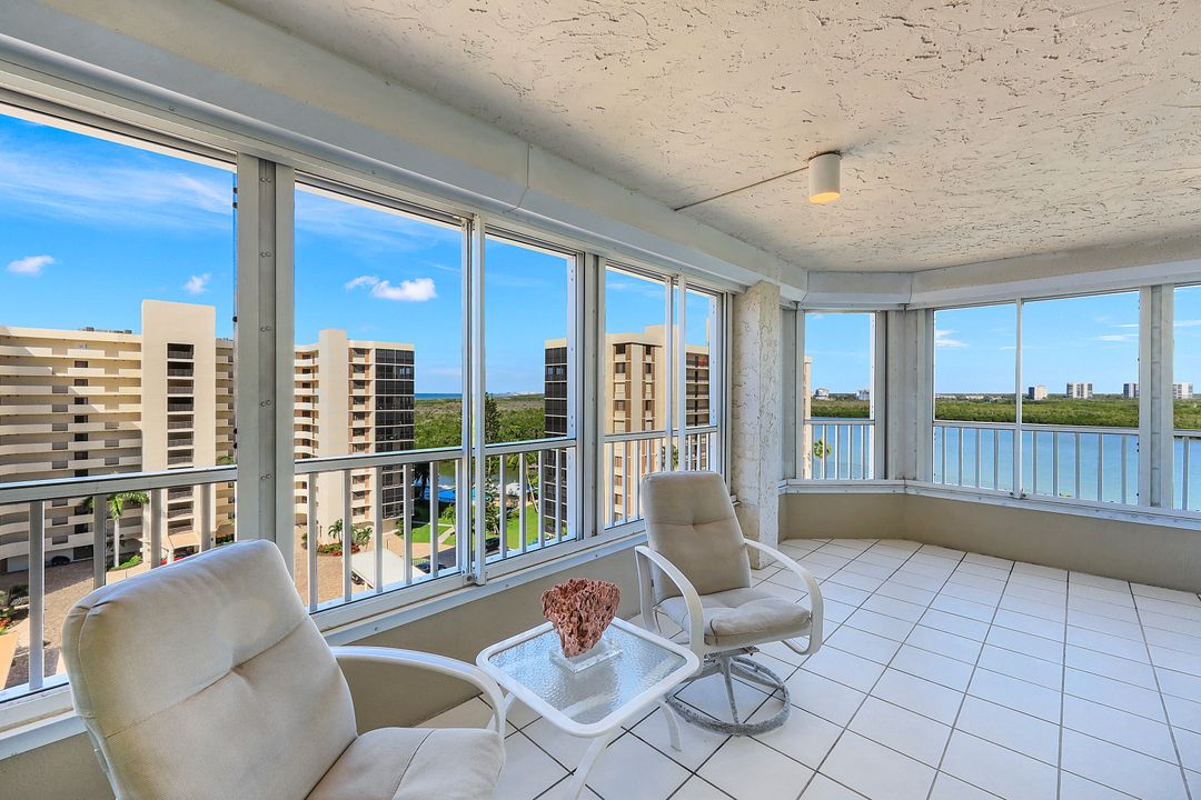 21 Bluebill Ave #906, Naples, FL 34108