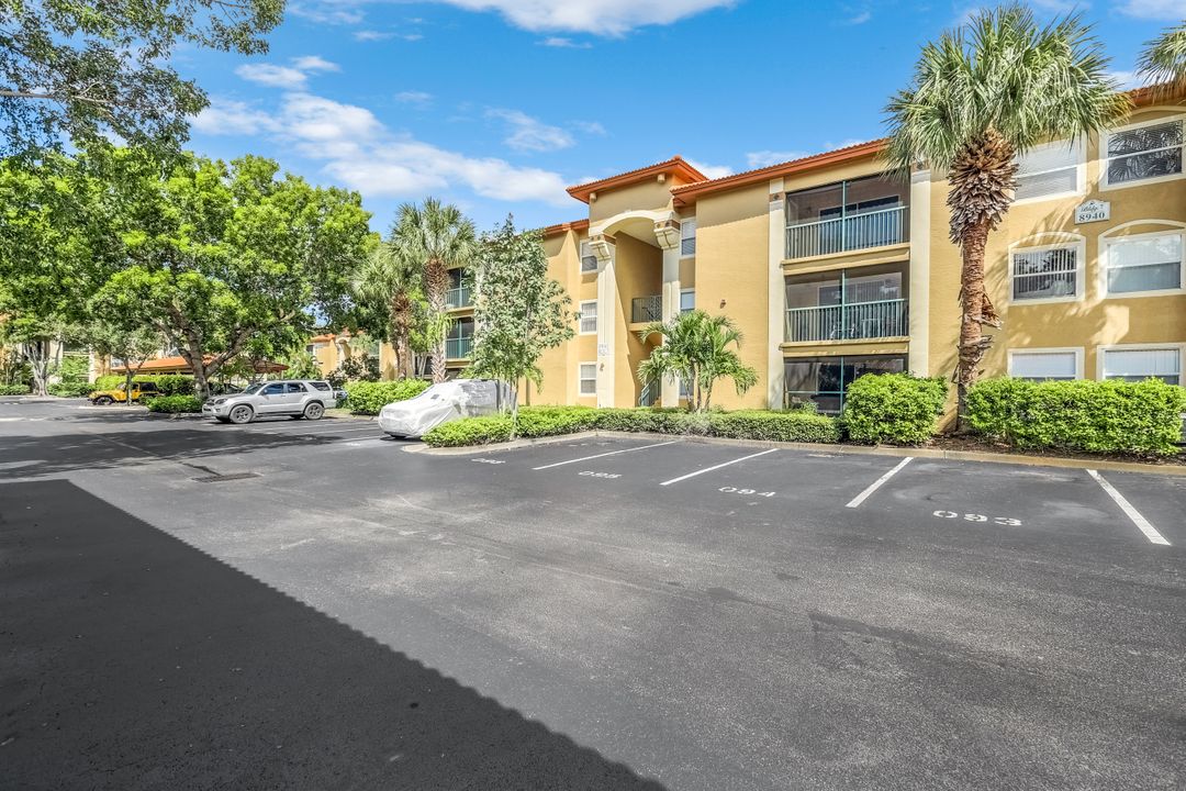 8940 Colonnades Ct E #714, Bonita Springs, FL 34135