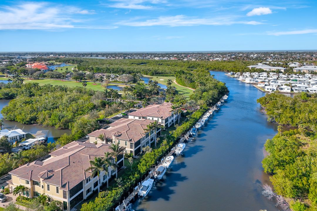 2431 Breakwater Wy #10-101, Naples, FL 34112