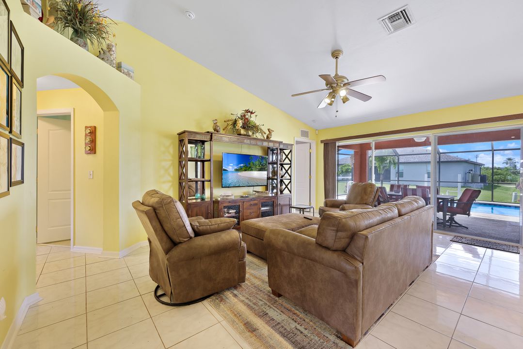 4114 Caloosa Pkwy, Cape Coral, FL 33993