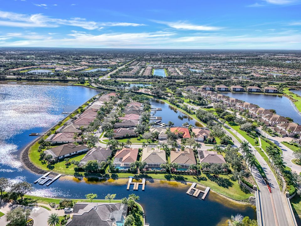 8737 Hideaway Harbor Ct, Naples, FL 34120