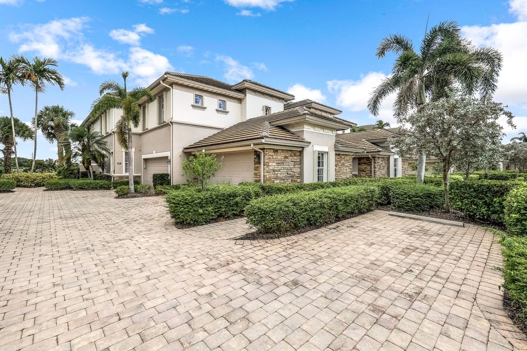 8755 Coastline Ct #201, Naples, FL 34120