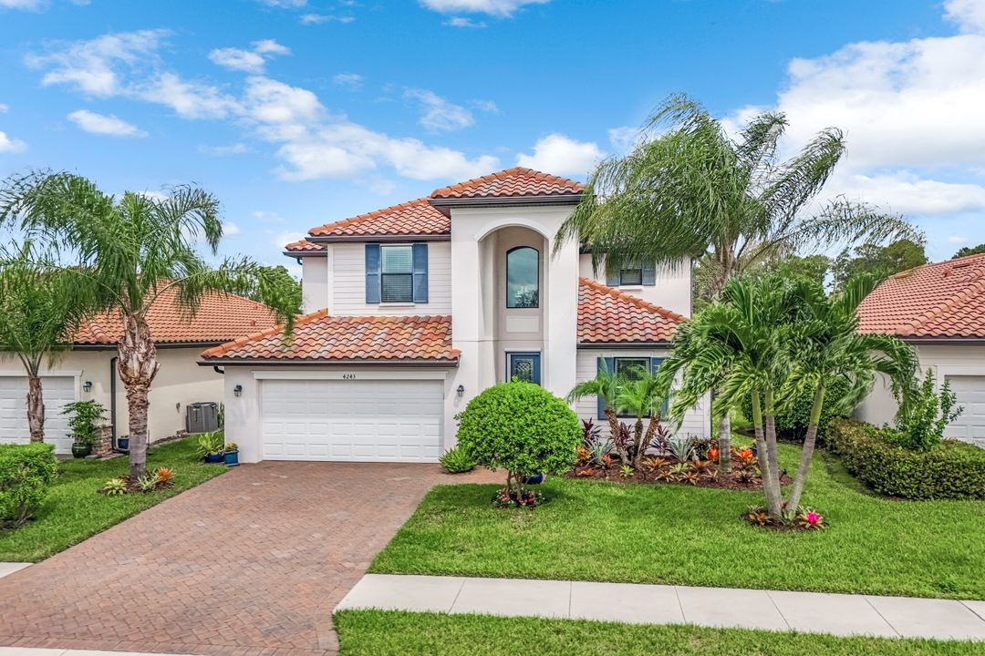 4243 Raffia Palm Cir, Naples, FL 34119