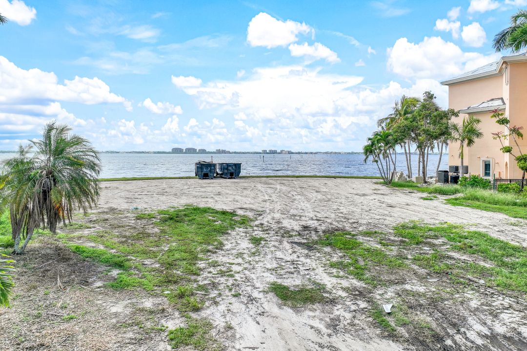 362 Bayshore Dr, Cape Coral, FL 33904