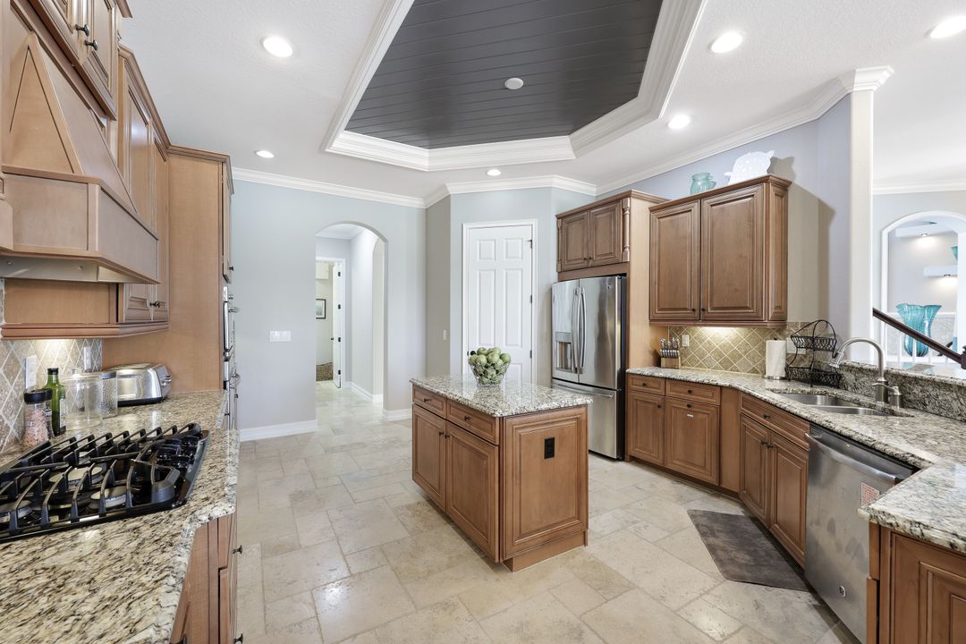 9856 Corso Bello Dr, Naples, FL 34113