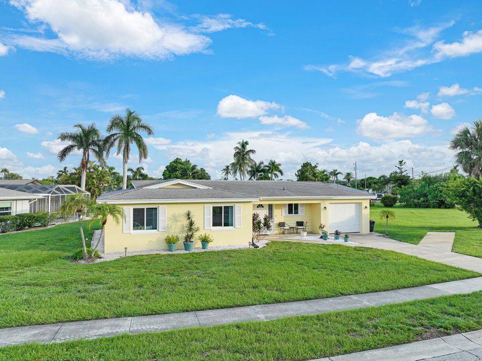1751 Lakeview Blvd, North Fort Myers, FL 33903