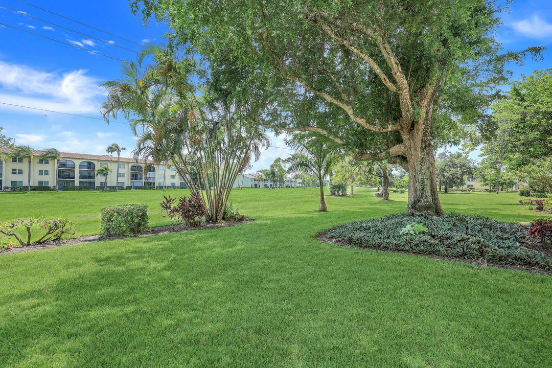 1087 Forest Lakes Dr #107, Naples, FL 34105