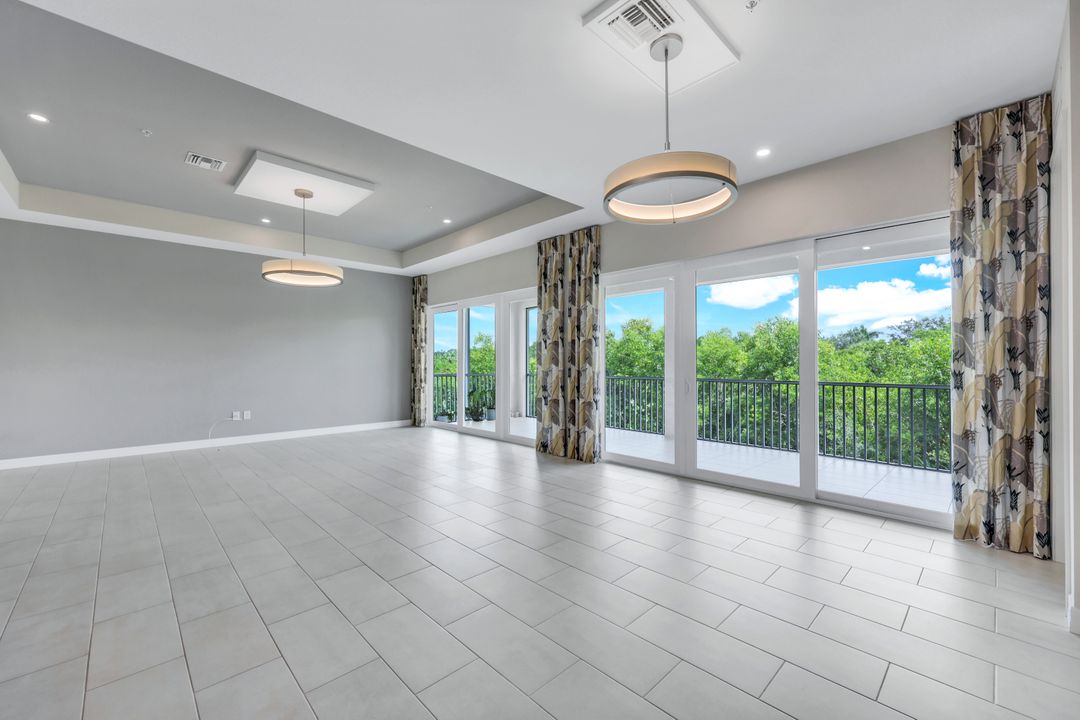 172 Indies Dr E #201, Naples, FL 34114