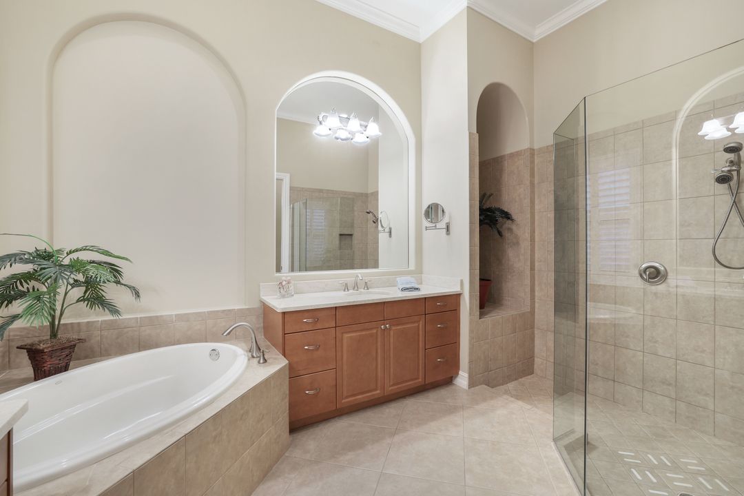 7466 Martinique Terrace, Naples, FL 34113