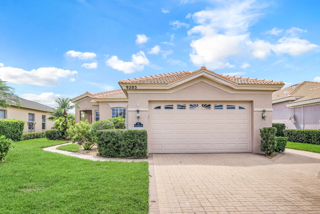 9205 Garden Pointe Ct, Fort Myers, FL 33908