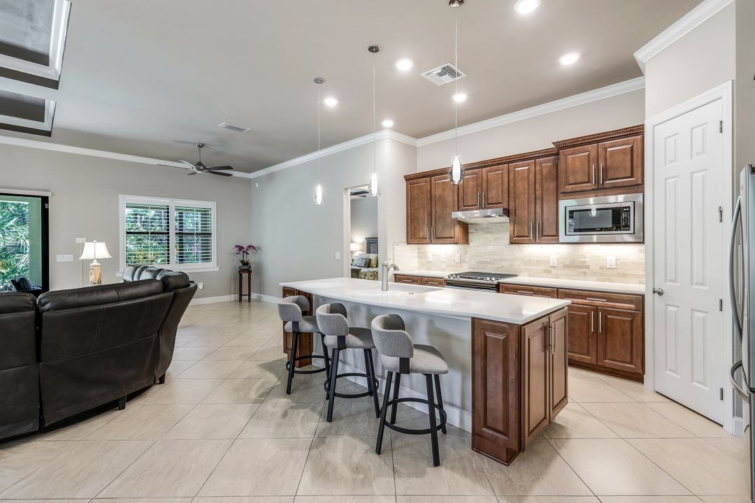 9420 Purple Martin Ct, Naples, FL 34120