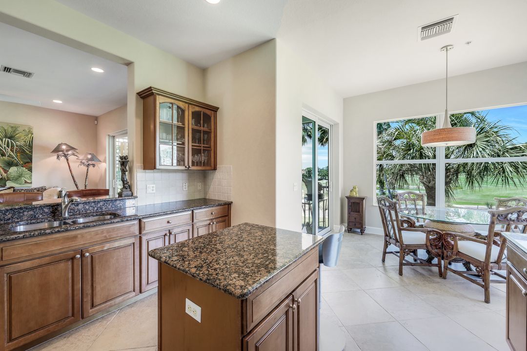 9200 Quartz Ln #202, Naples, FL 34120