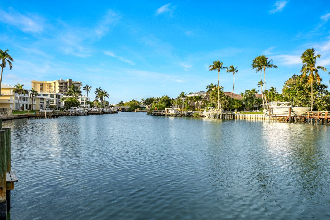 1950 Gulf Shore Blvd N #104, Naples, FL 34102