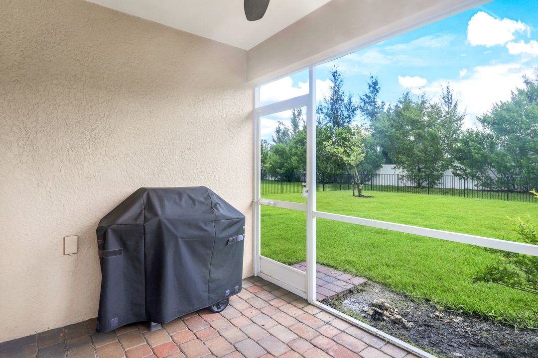 3070 Birchin Ln, Fort Myers, FL 33916