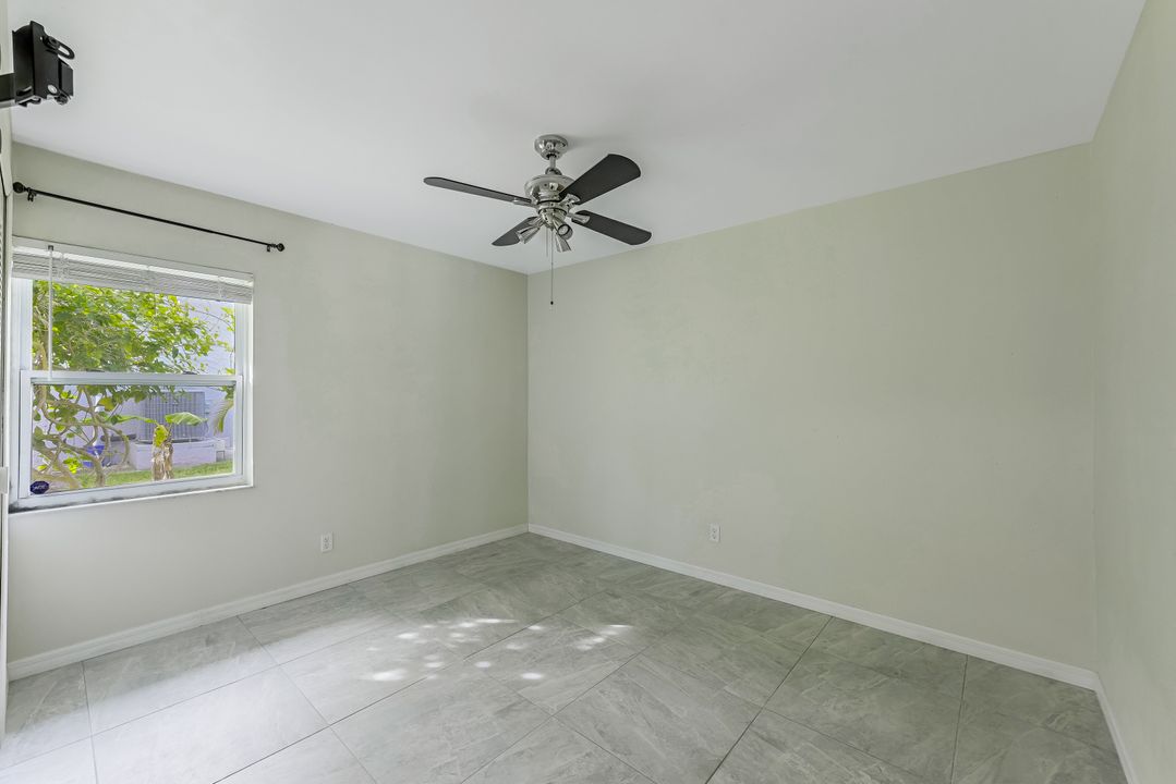 1040 Deep Lagoon Ln, Fort Myers, FL 33919