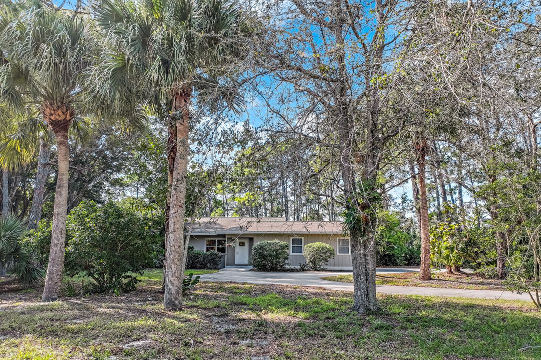 131 Cajeput Dr, Naples, FL 34108