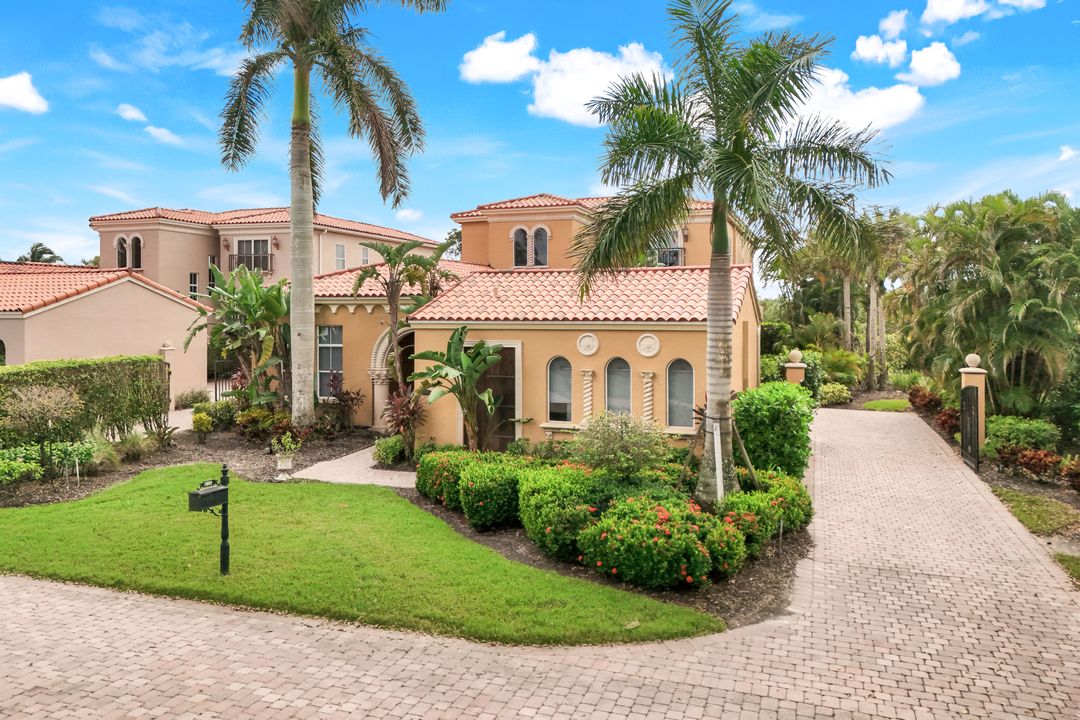 8589 Bellagio Dr, Naples, FL 34114