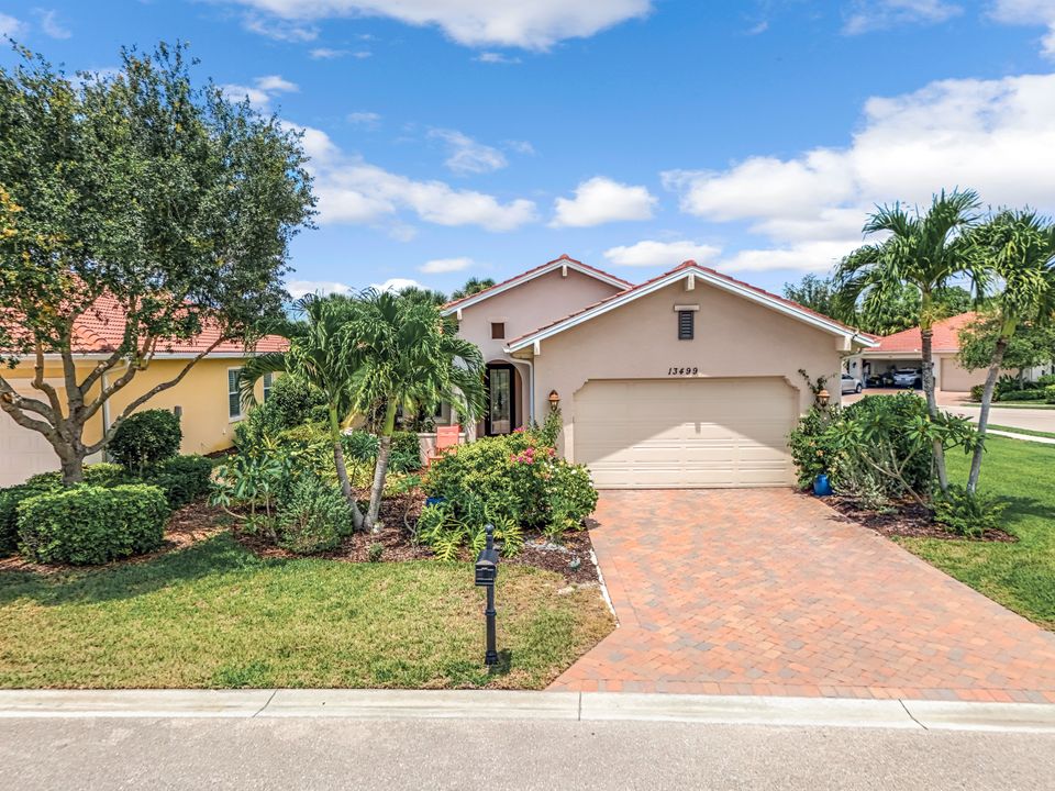 13499 Cambridge Ln, Naples, FL 34109