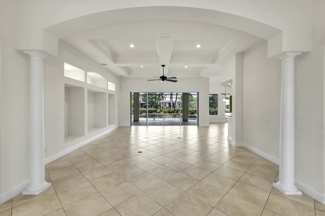 15948 Paseo Ln, Naples, FL 34110