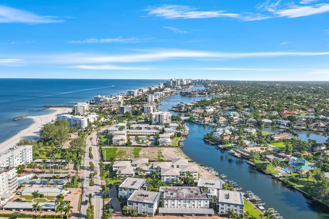 1930 Gulf Shore Blvd N #B302, Naples, FL 34102