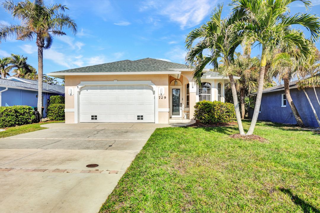 729 107th Ave N, Naples, FL 34108