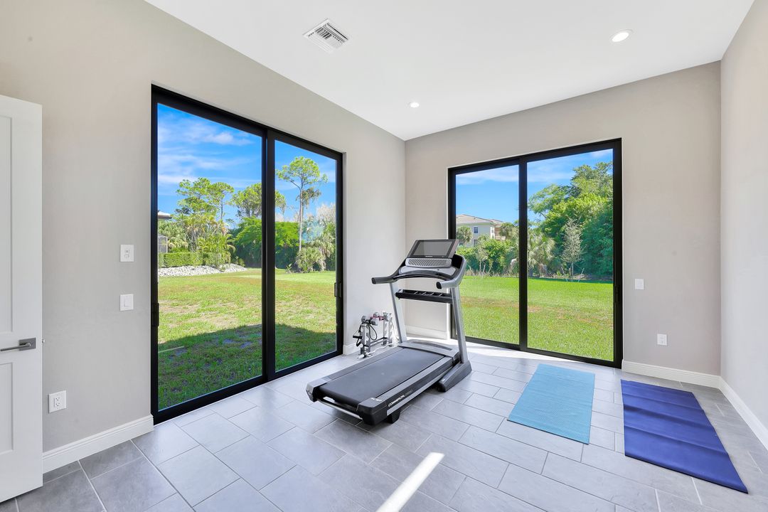 9188 The Ln, Naples, FL 34109