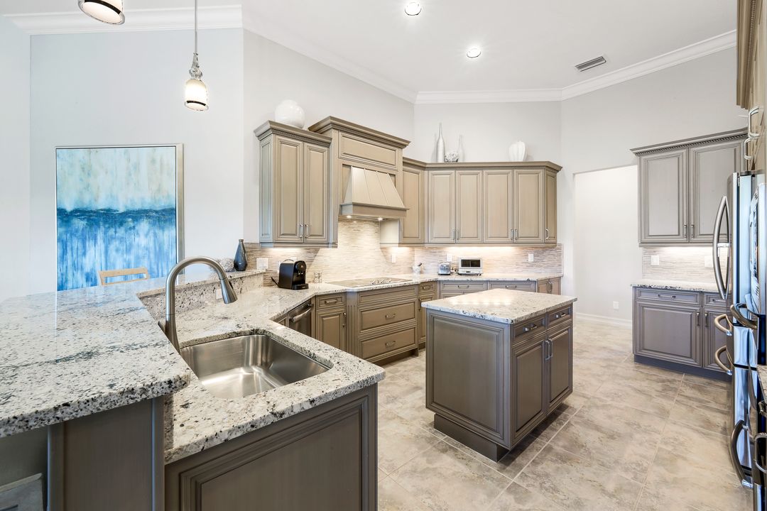 12186 Wicklow Ln, Naples, FL 34120