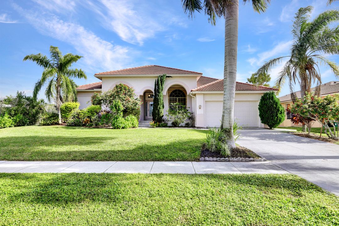 679 Seagrape Dr, Marco Island, FL 34145