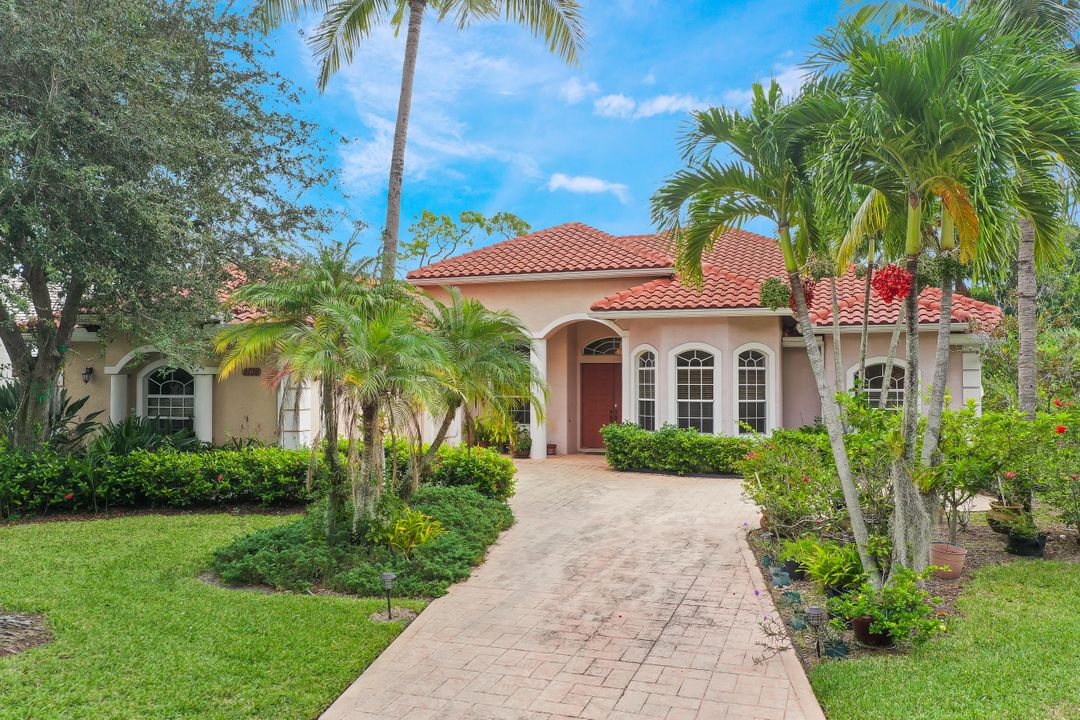 2136 Harlans Run, Naples, FL 34105