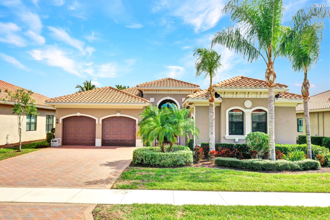 2708 Crystal Way, Naples, FL 34119