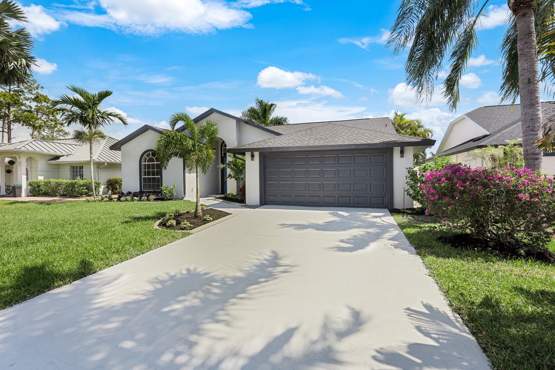 5240 Malvern Ct, Naples, FL 34112