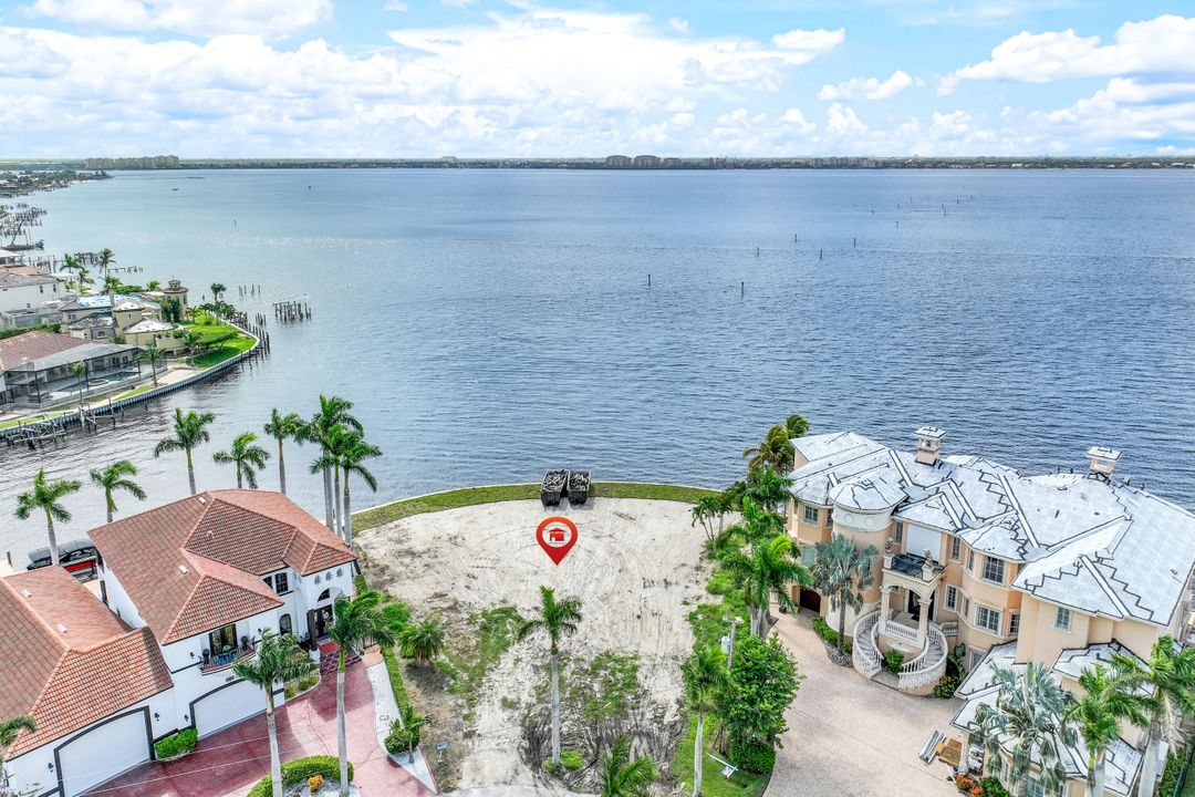 362 Bayshore Dr, Cape Coral, FL 33904