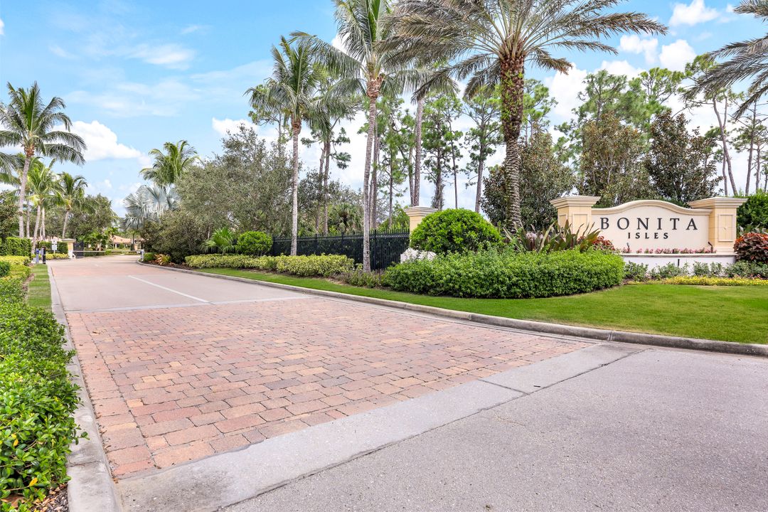 9096 Isla Bella Cir, Bonita Springs, FL 34135