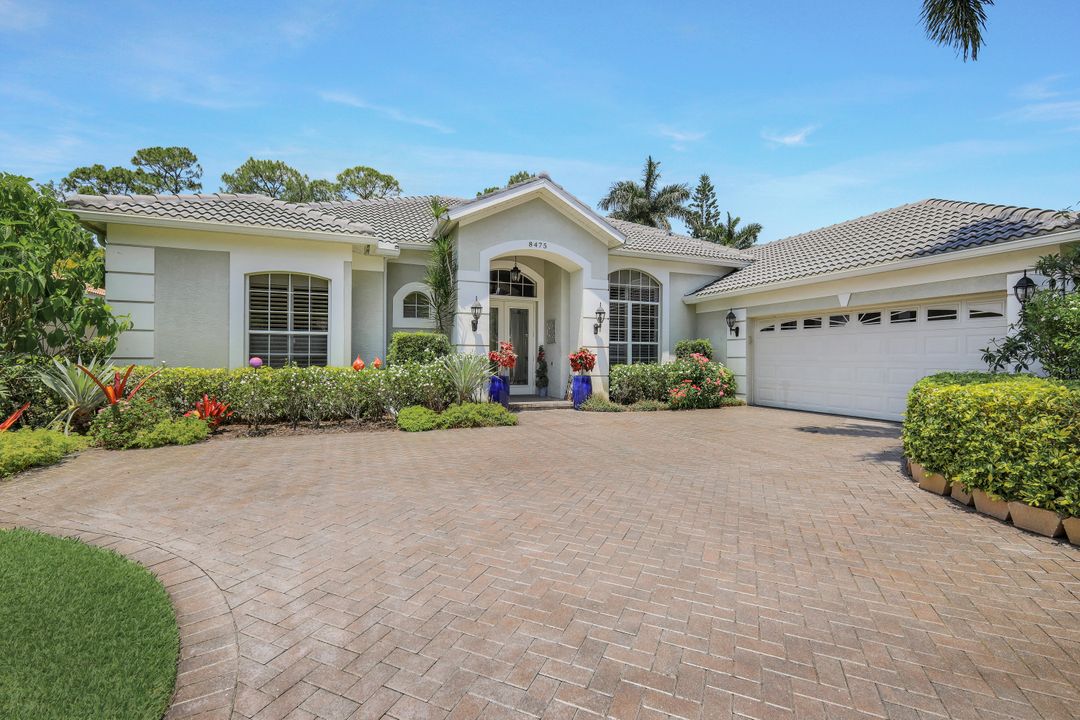 8475 Gleneagle Way, Naples, FL 34120