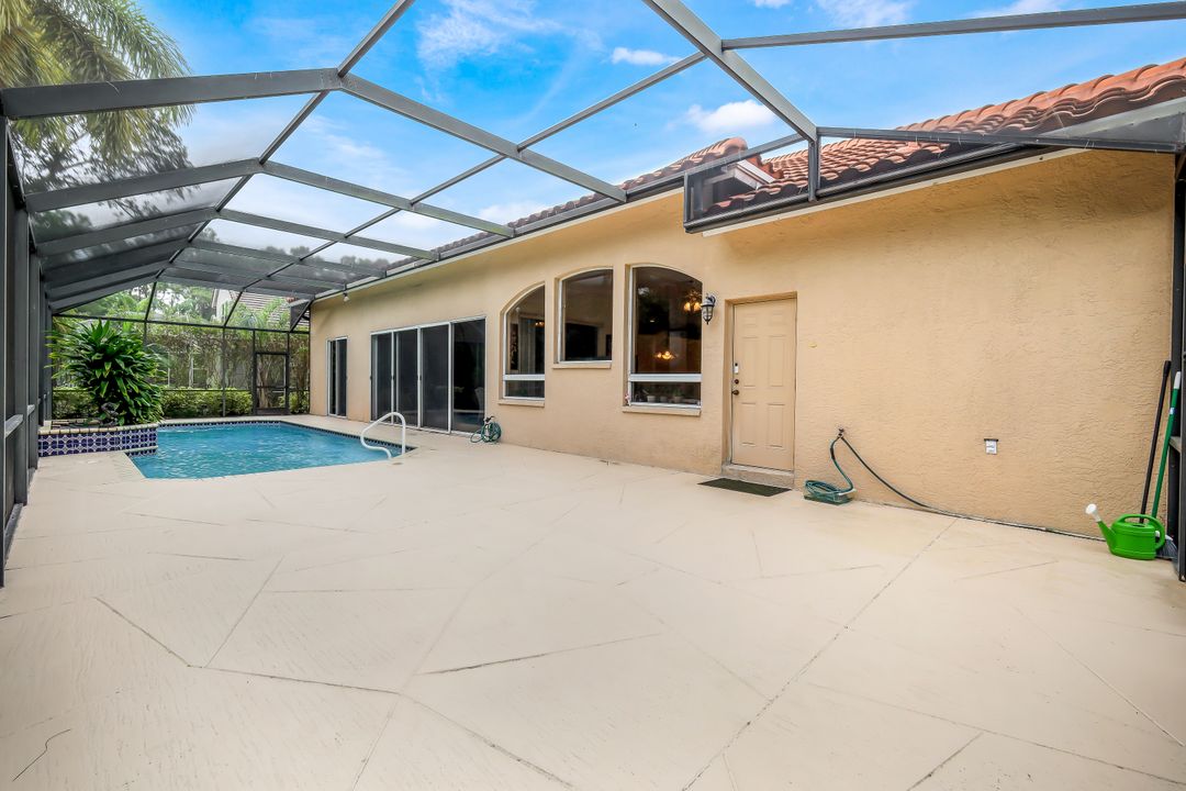 2136 Harlans Run, Naples, FL 34105