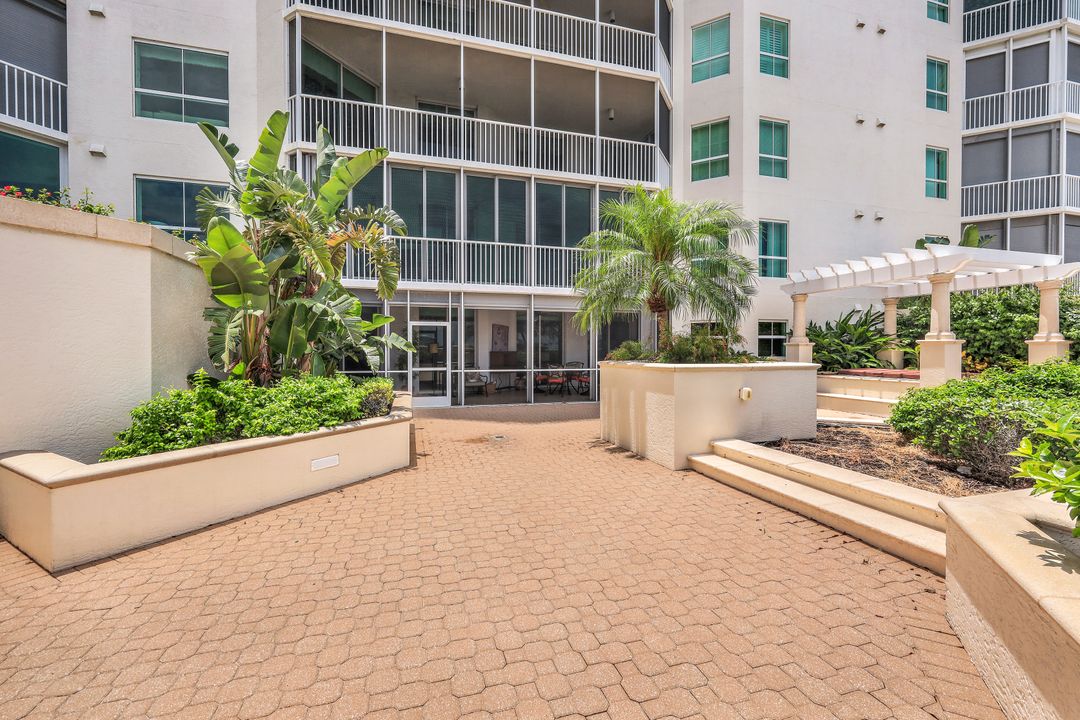 295 Grande Way #105, Naples, FL 34110