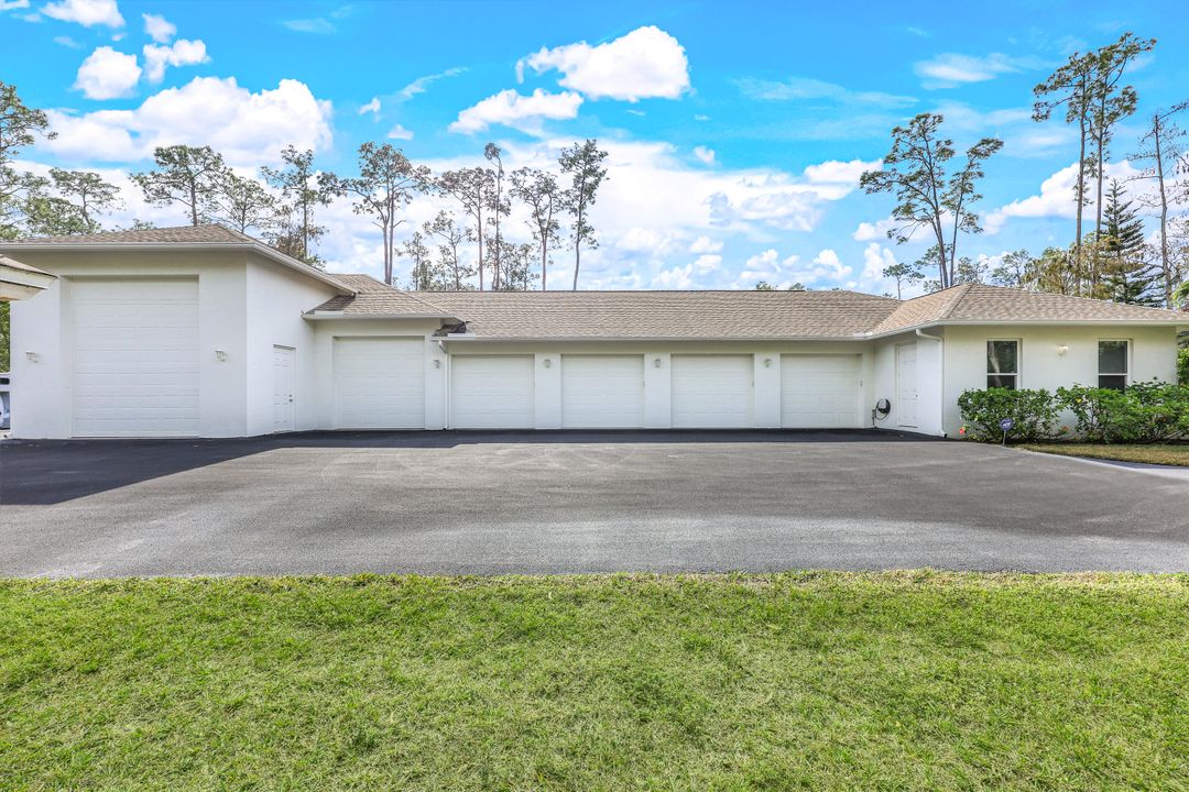 1540 Oakes Blvd, Naples, FL 34119